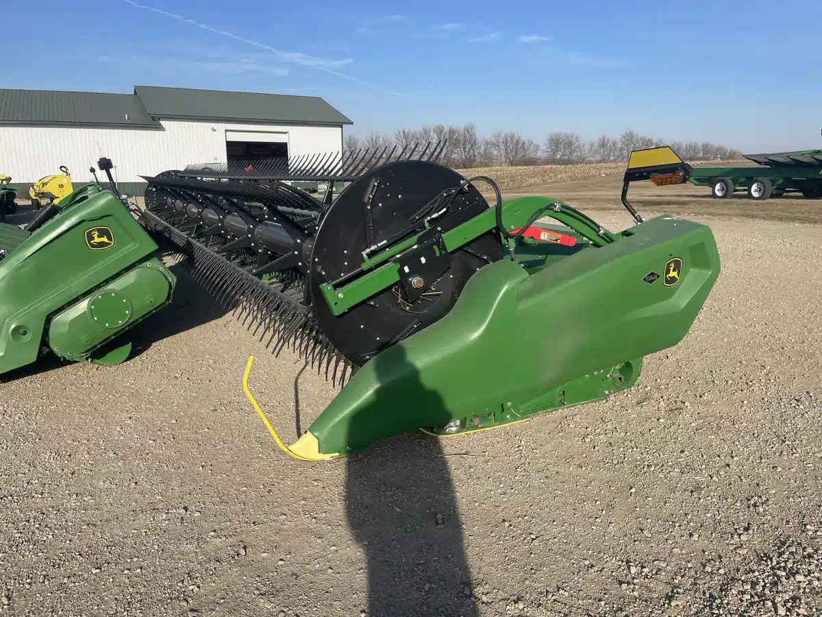 Gallery image 2 for Used 2023 John Deere RD35F Header Combine