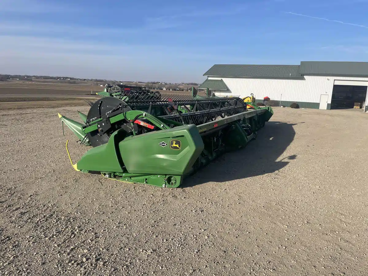 Gallery image 1 for Used 2023 John Deere RD35F Header Combine