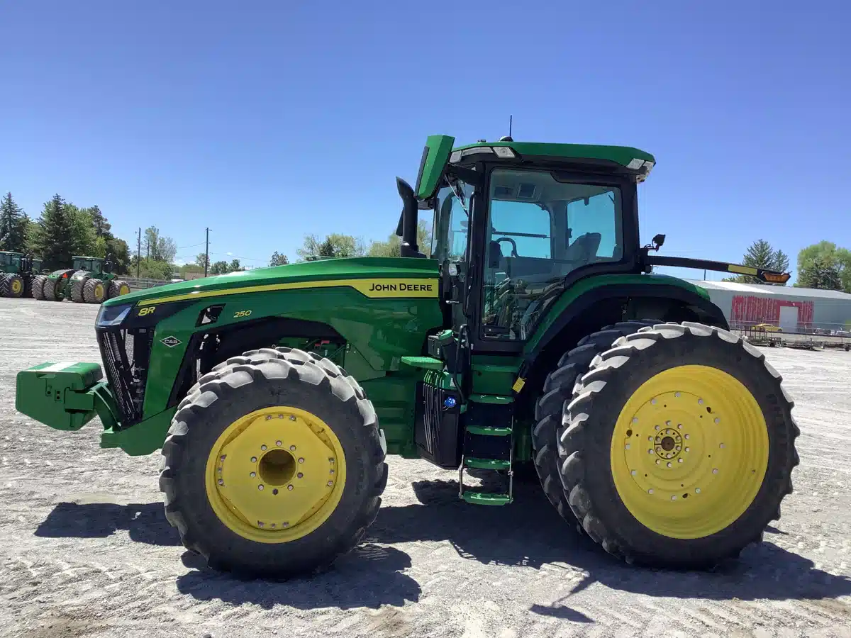 Gallery image 2 for Used 2021 John Deere 8R 250 Tractor