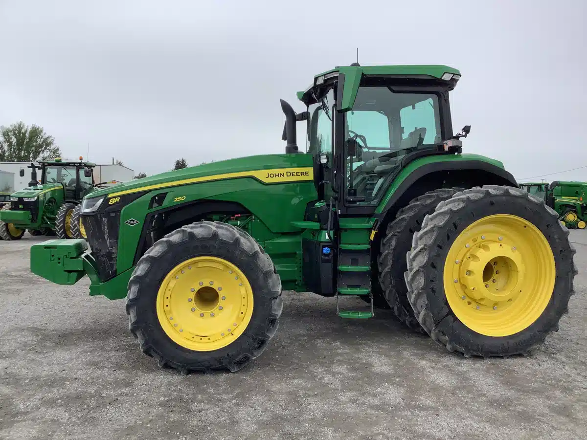 Gallery image 2 for Used 2021 John Deere 8R 250 Tractor
