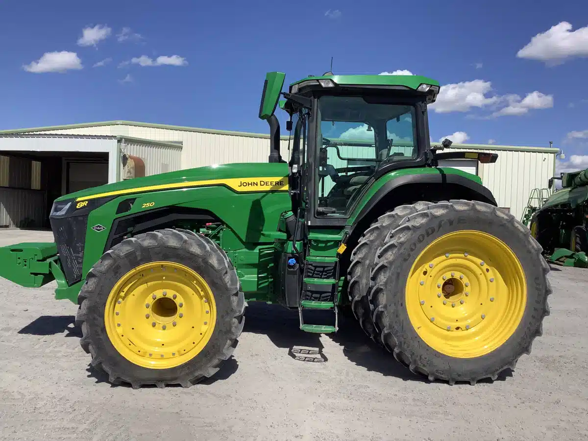 Gallery image 1 for Used 2021 John Deere 8R 250 Tractor