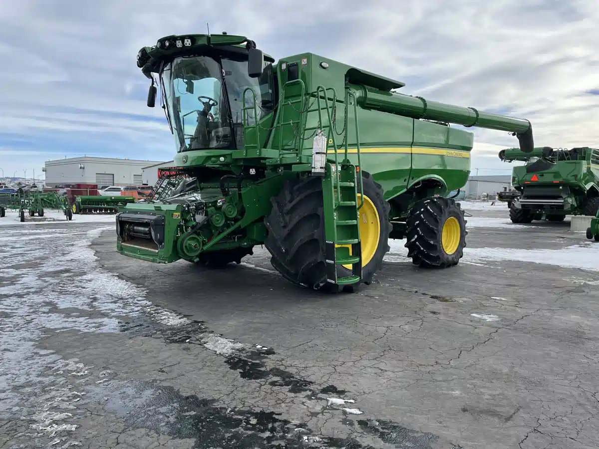 Gallery image 1 for Used 2023 John Deere S780 Combine