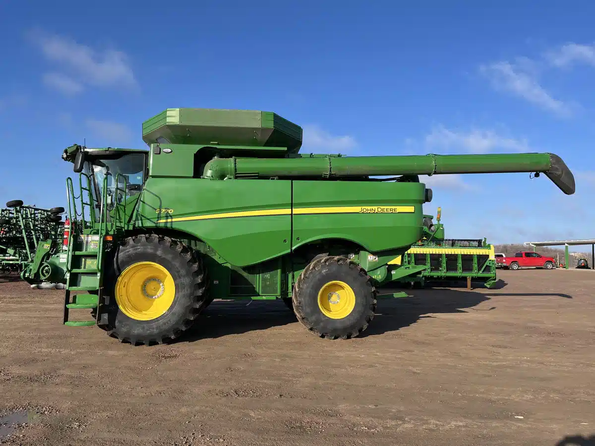 Gallery image 2 for Used 2023 John Deere S770 Combine