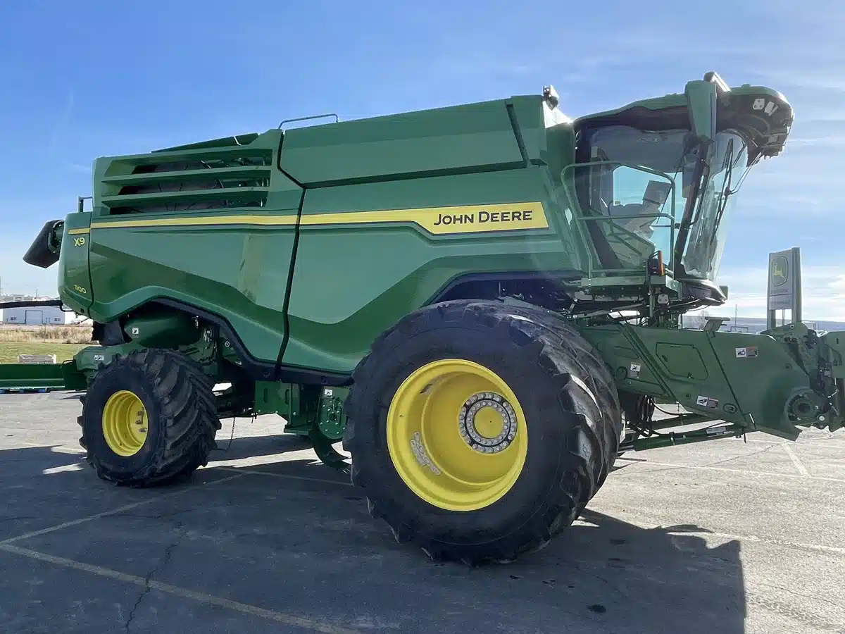 Gallery image 1 for Used 2023 John Deere X9 1100 Combine