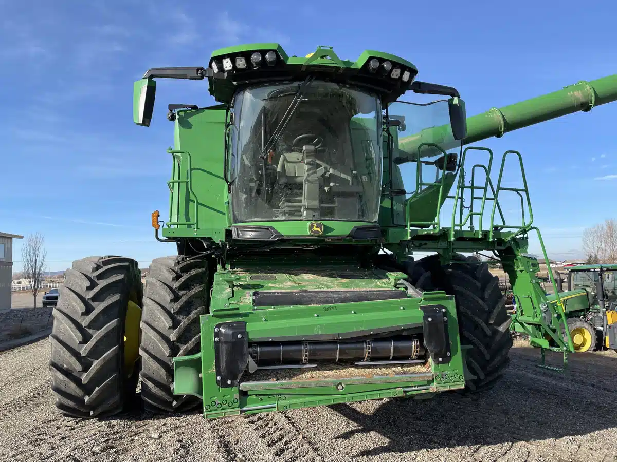 Gallery image 2 for Used 2023 John Deere X9 1100 Combine
