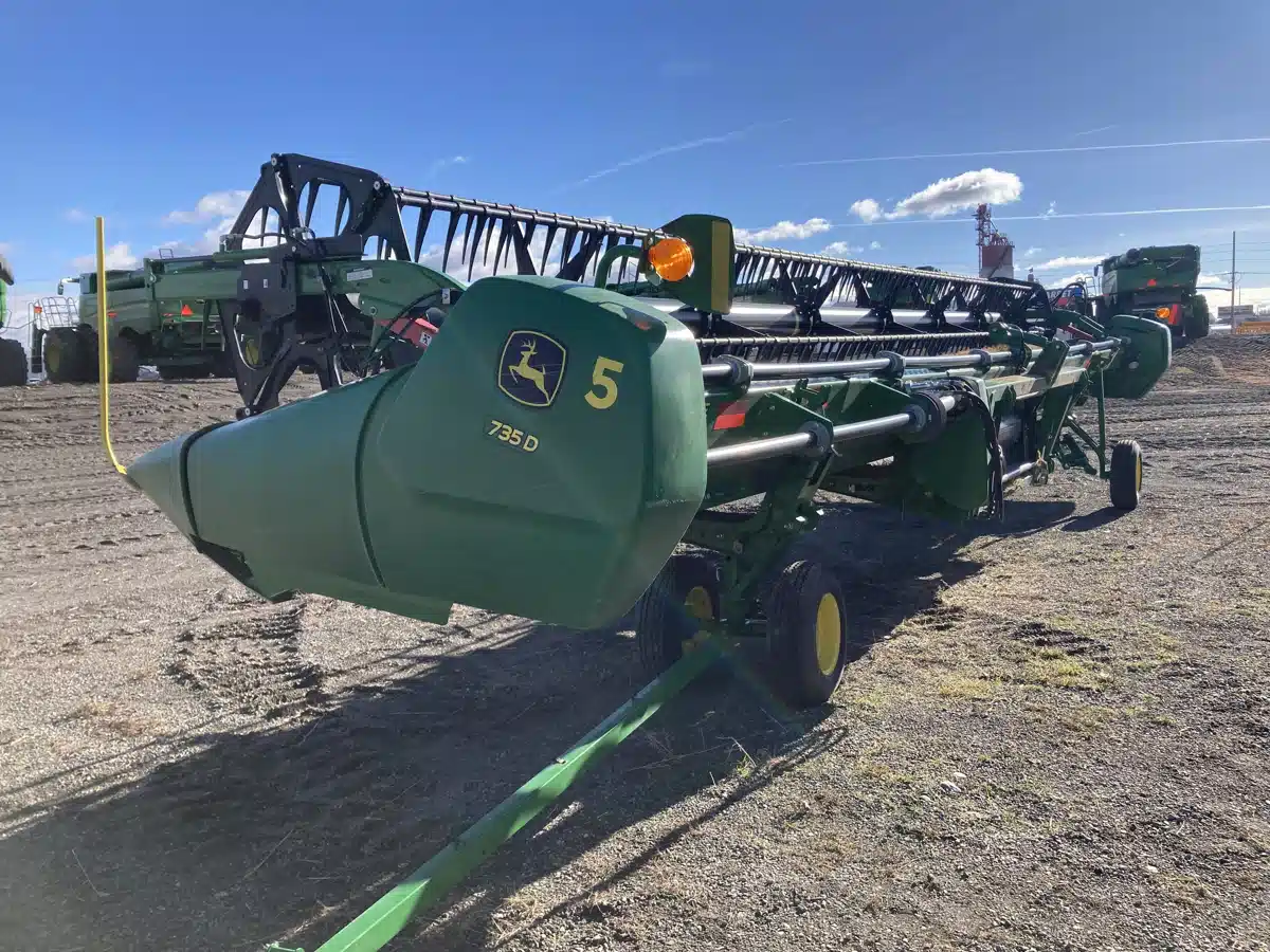 Gallery image 1 for Used 2023 John Deere 735FD Header - Draper