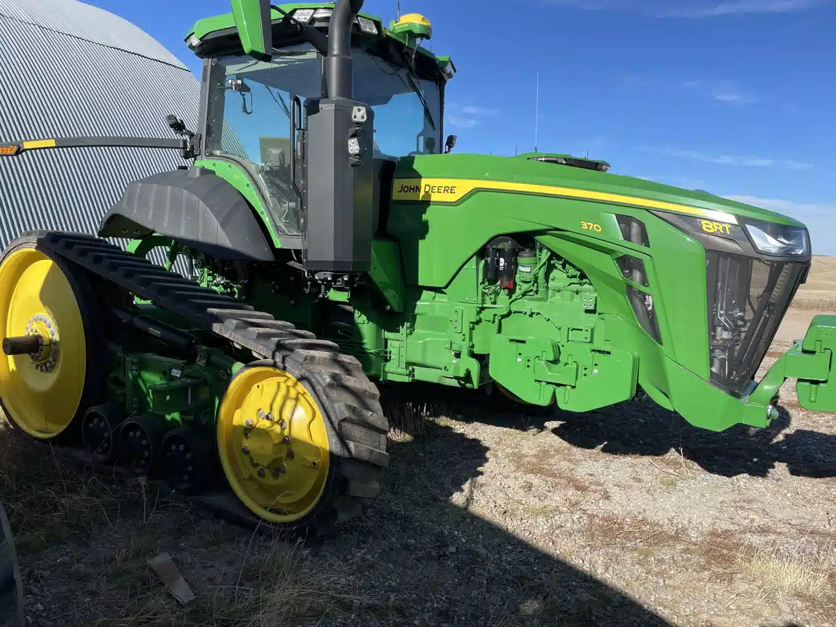 Gallery image 1 for Used 2022 John Deere 8RT 370 Tractor