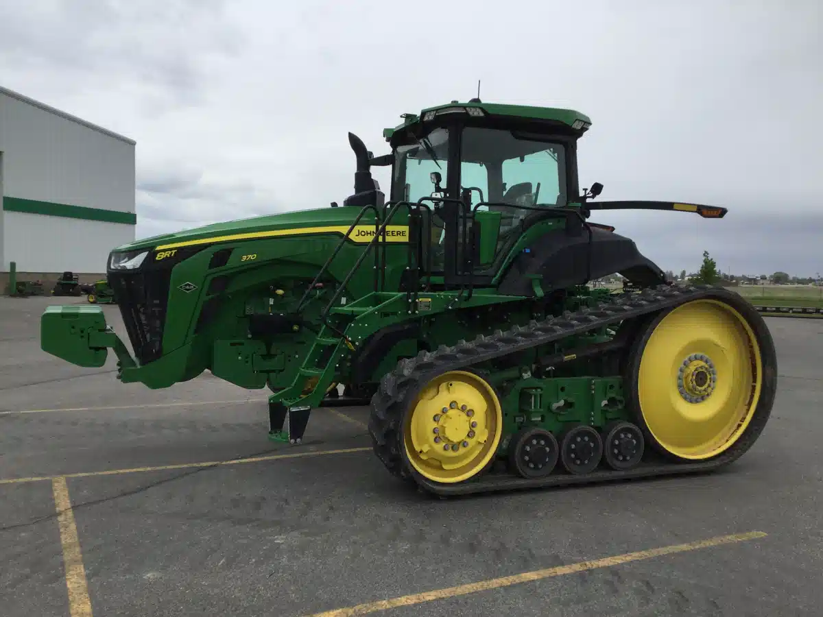 Gallery image 1 for Used 2022 John Deere 8RT 370 Tractor