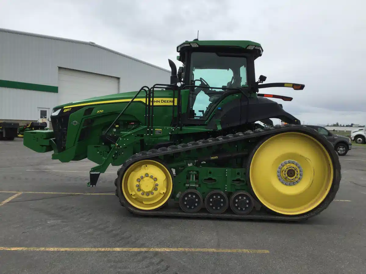 Gallery image 2 for Used 2022 John Deere 8RT 370 Tractor