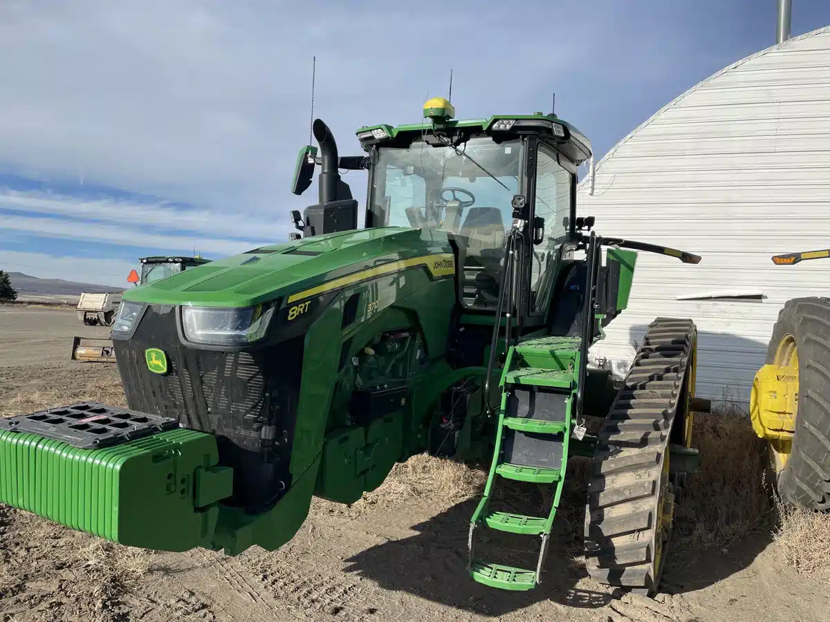 Gallery image 2 for Used 2022 John Deere 8RT 370 Tractor