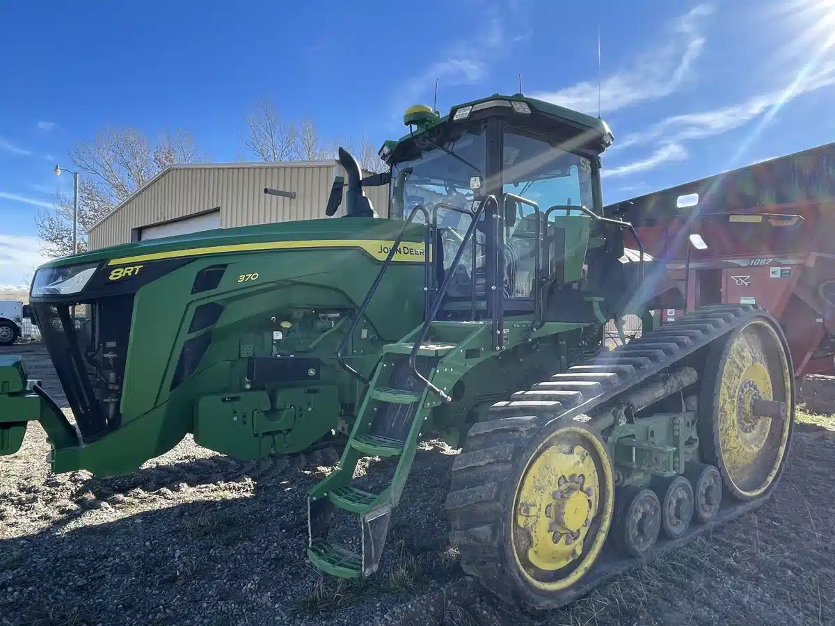 Gallery image 2 for Used 2022 John Deere 8RT 370 Tractor