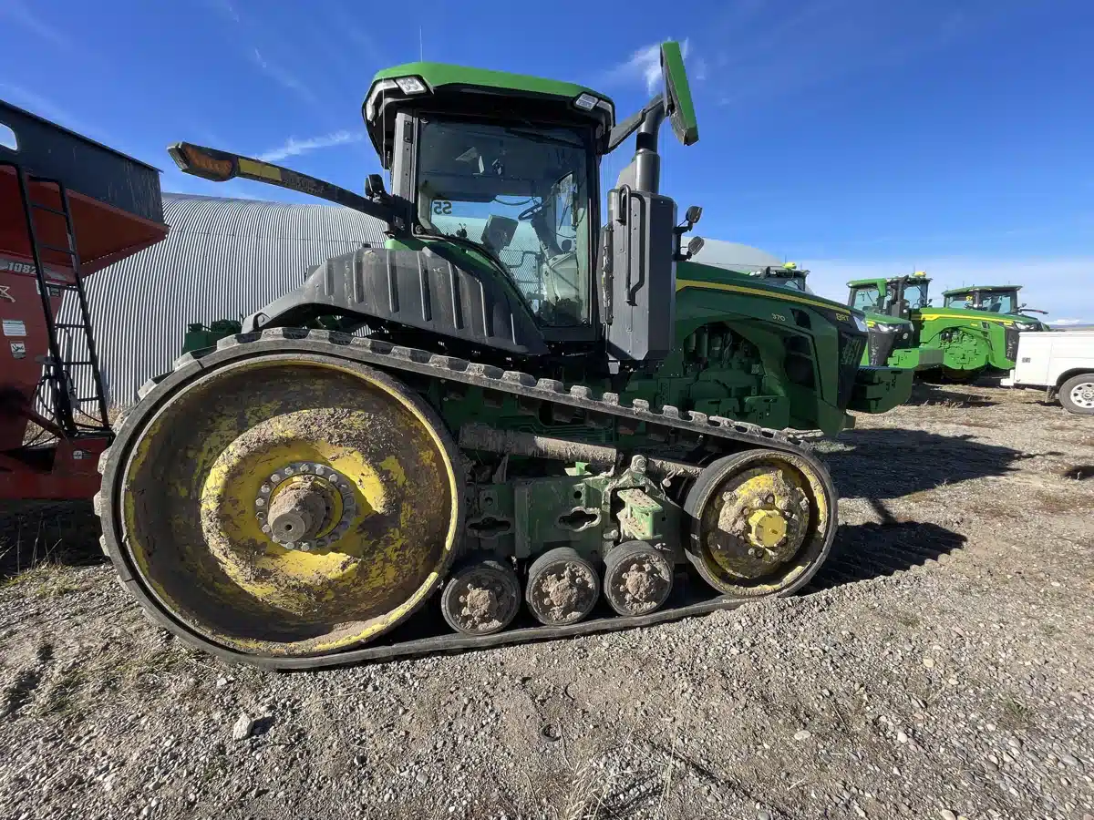 Gallery image 1 for Used 2022 John Deere 8RT 370 Tractor