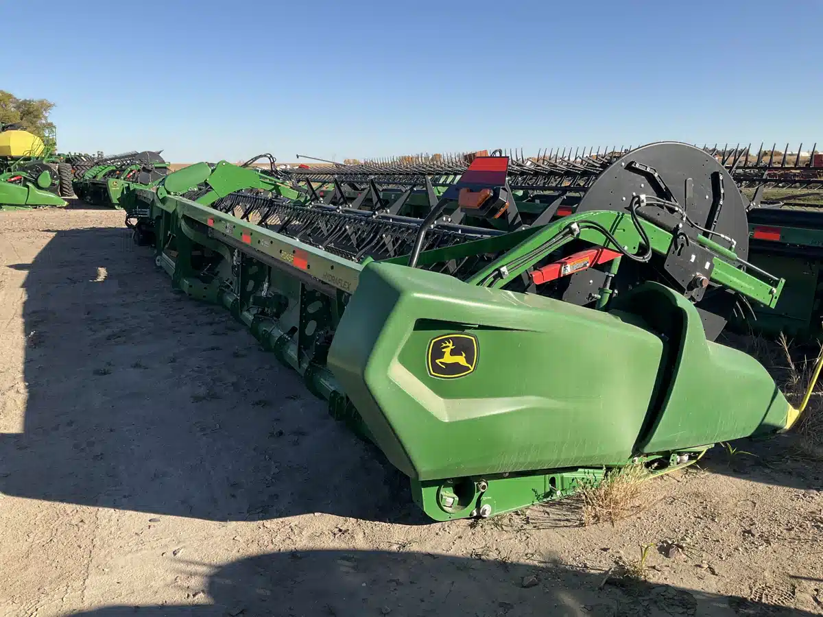 Gallery image 2 for Used 2022 John Deere RD45F Header Combine