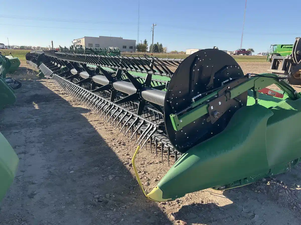 Gallery image 1 for Used 2022 John Deere RD45F Header Combine