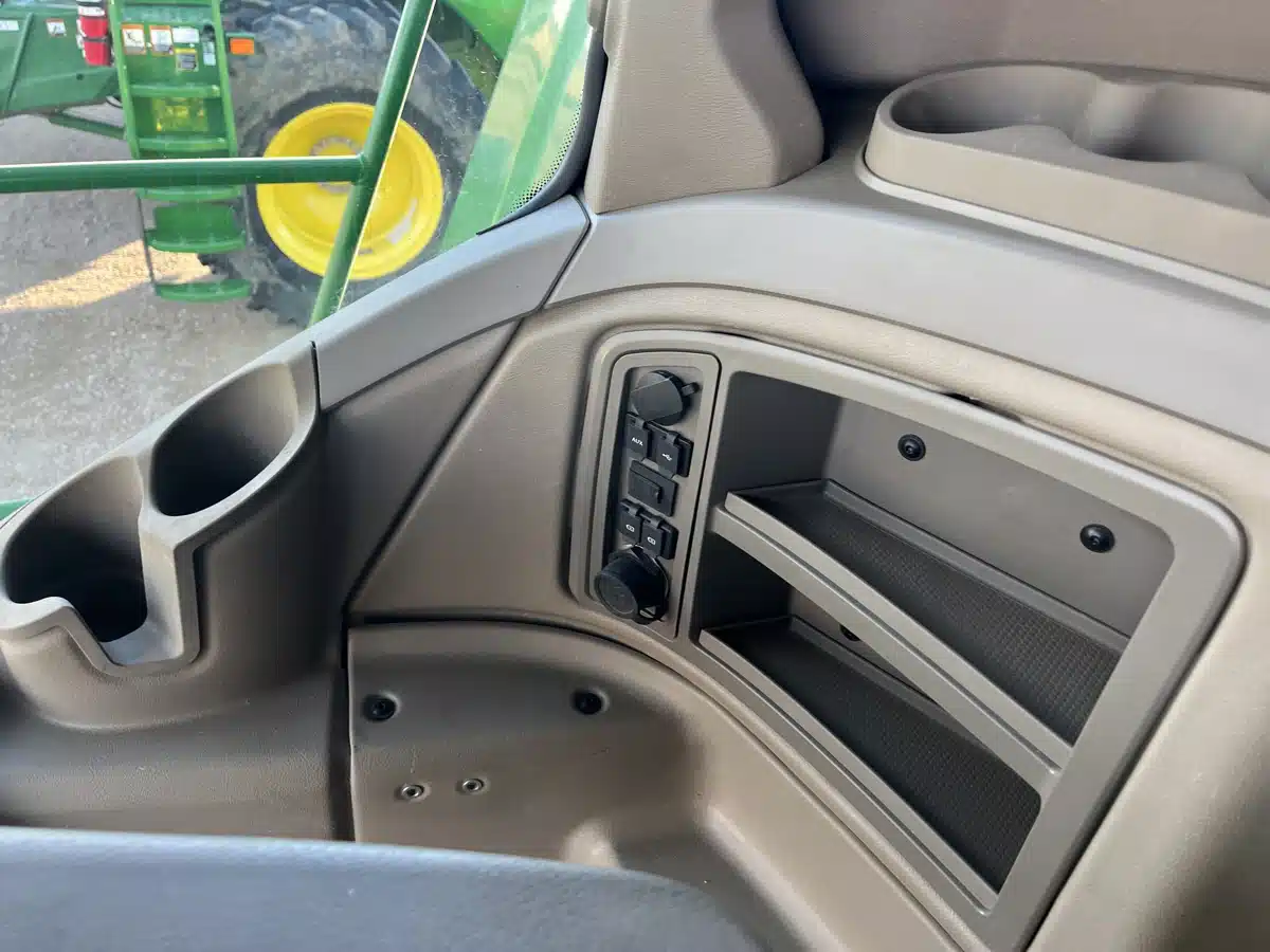 Gallery image 2 for Used 2022 John Deere X9 1000 Combine