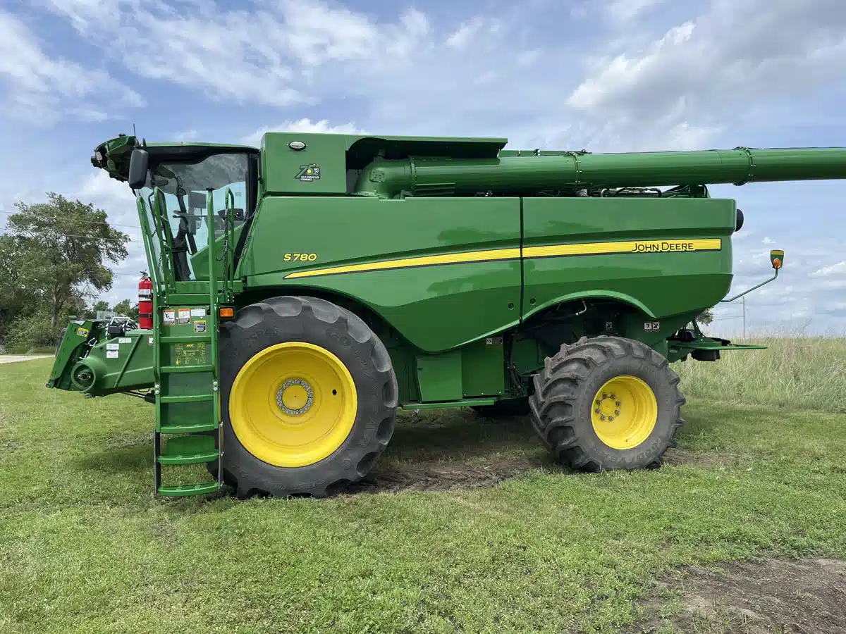 Gallery image 2 for Used 2022 John Deere S780 Combine