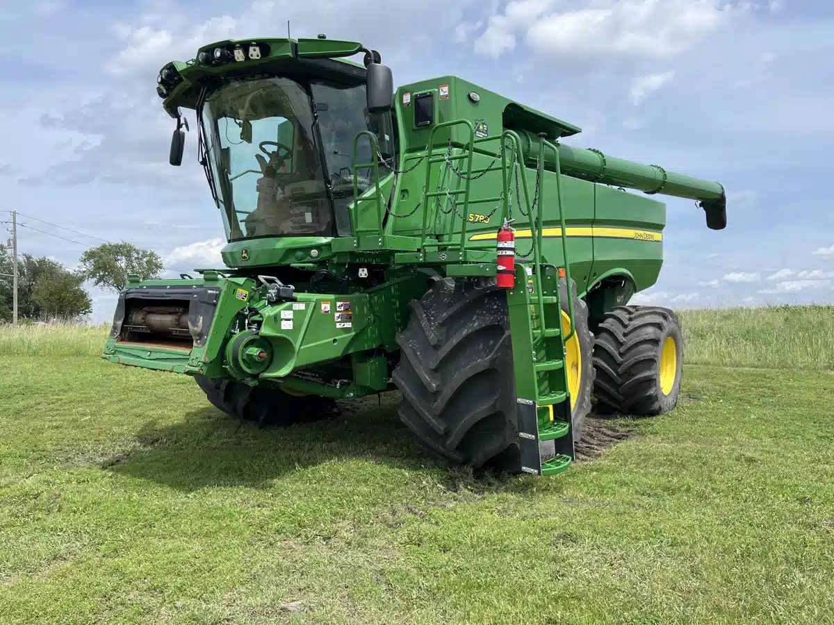 Gallery image 1 for Used 2022 John Deere S780 Combine