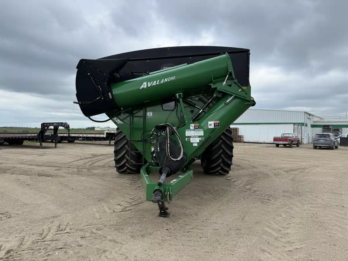 Gallery image 2 for Used 2018 Brent 2096 Grain Cart