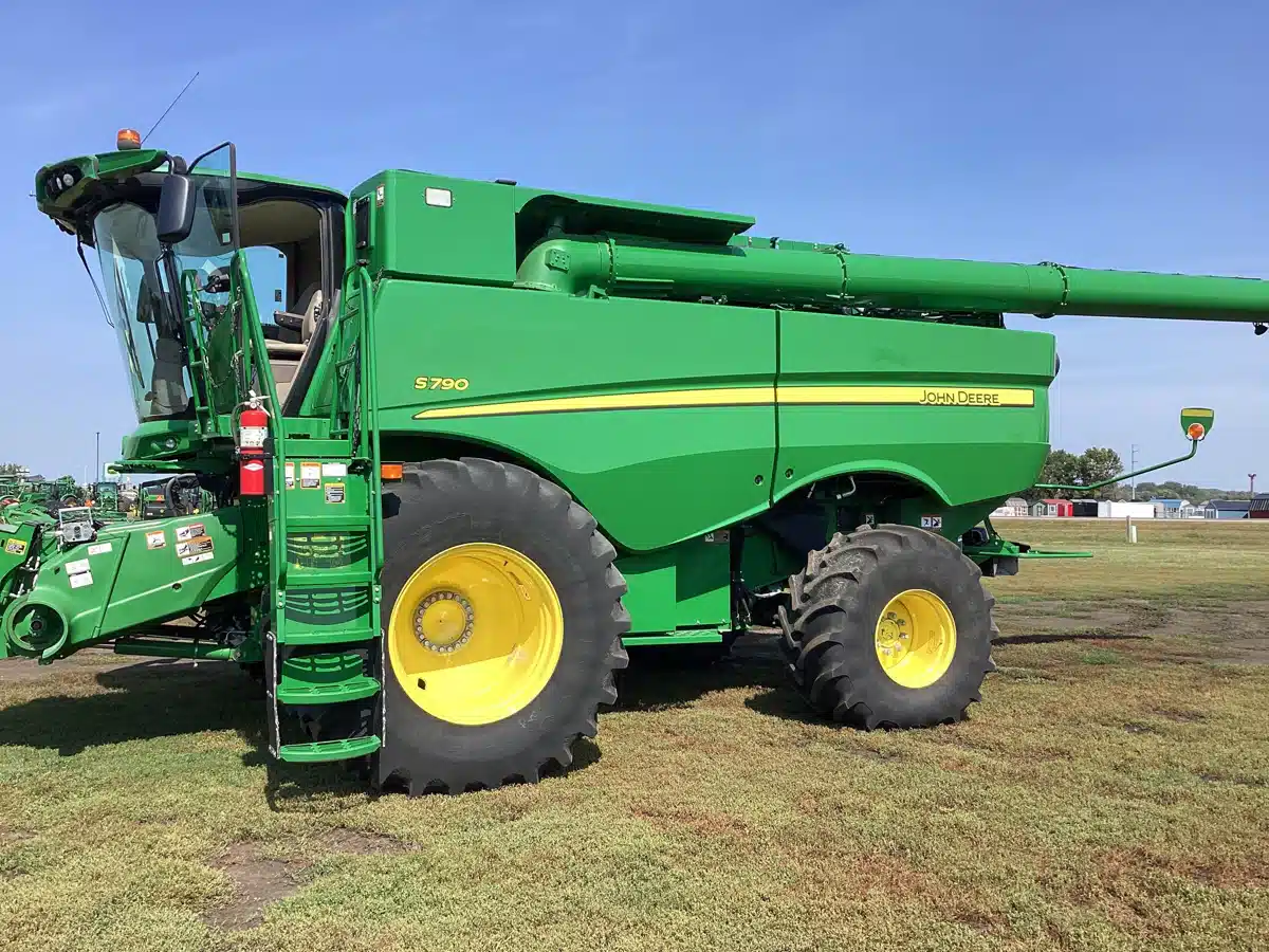 Gallery image 1 for Used 2020 John Deere S790 Combine