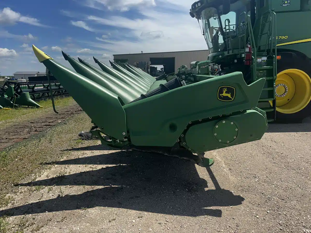 Gallery image 1 for Used 2023 John Deere C16F Header - Row Crop