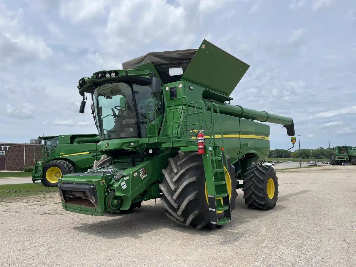 Gallery image 1 for Used 2023 John Deere S790 Combine
