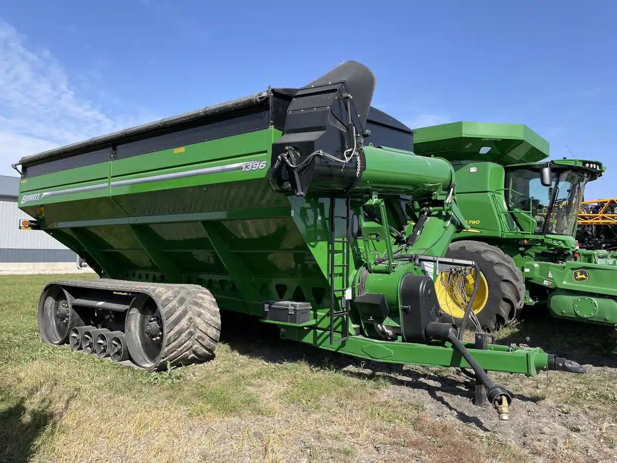 Gallery image 1 for Used 2021 Brent 1396 Grain Cart