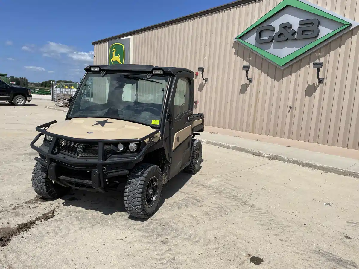 Gallery image 1 for Used 2022 John Deere XUV 835M Utility Vehicle