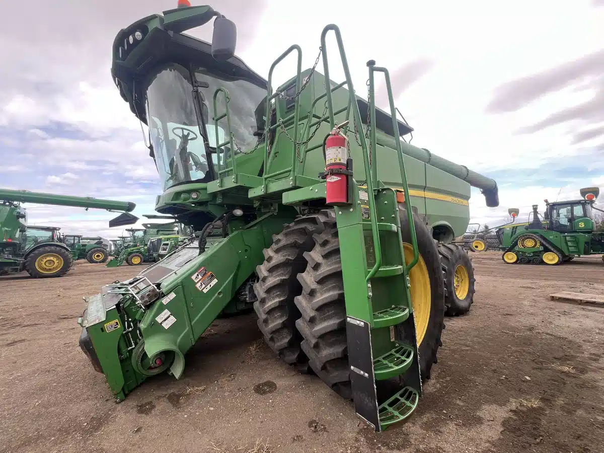 Gallery image 2 for Used 2019 John Deere S780 Combine