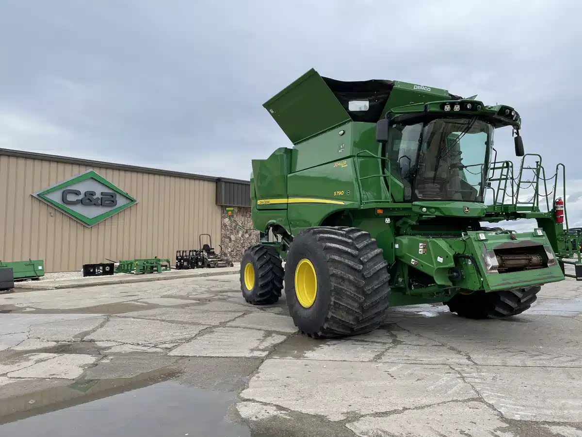 Gallery image 1 for Used 2022 John Deere S790 Combine