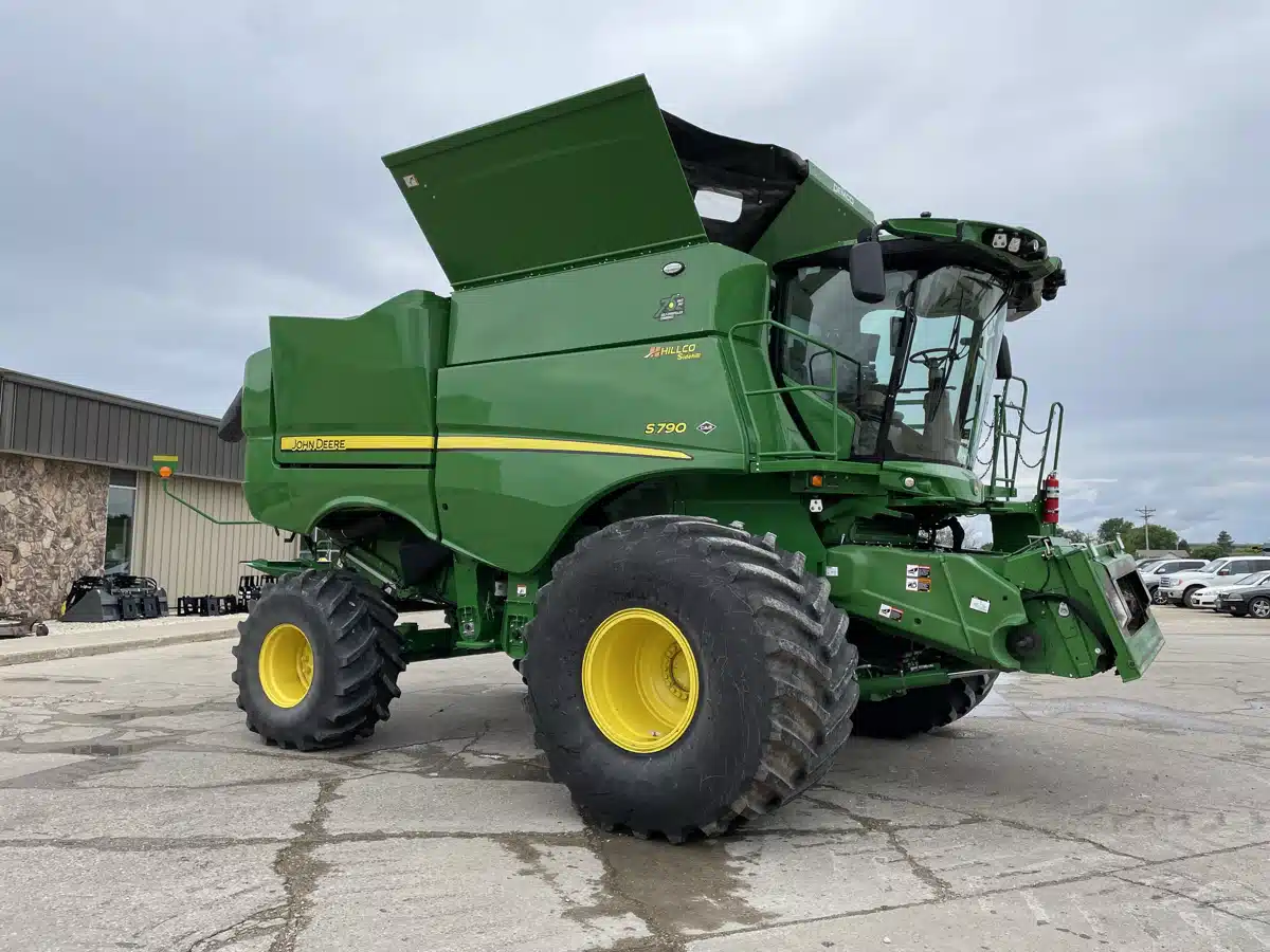 Gallery image 2 for Used 2022 John Deere S790 Combine
