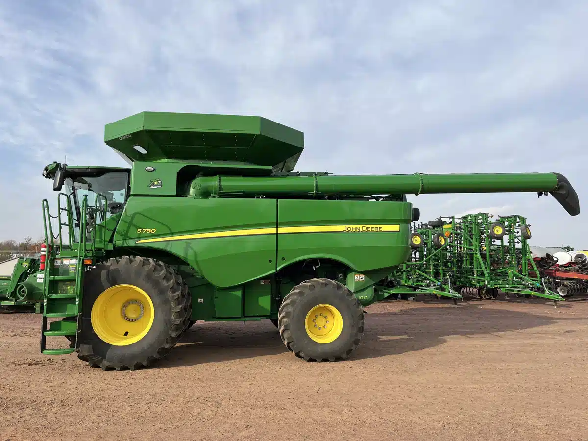 Gallery image 2 for Used 2022 John Deere S780 Combine