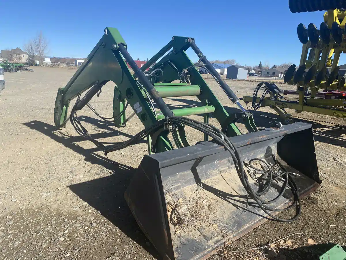 Gallery image 2 for Used Buhler 2895 Tractor Loader