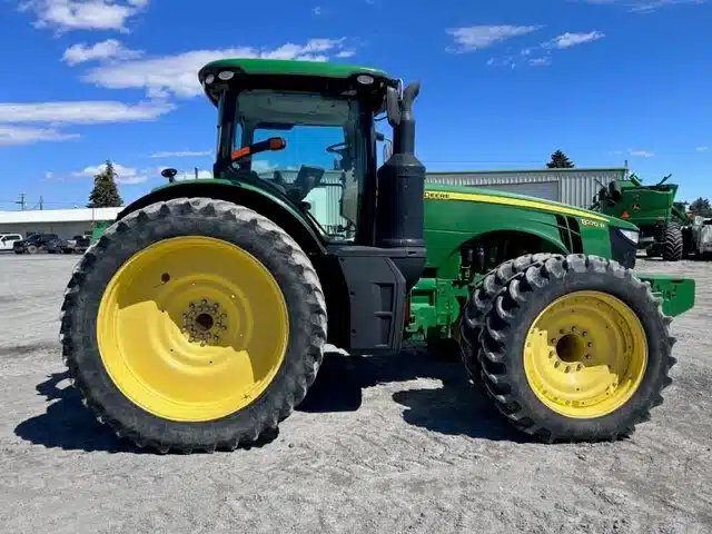 Gallery image 1 for Used 2015 John Deere 8270R Tractor