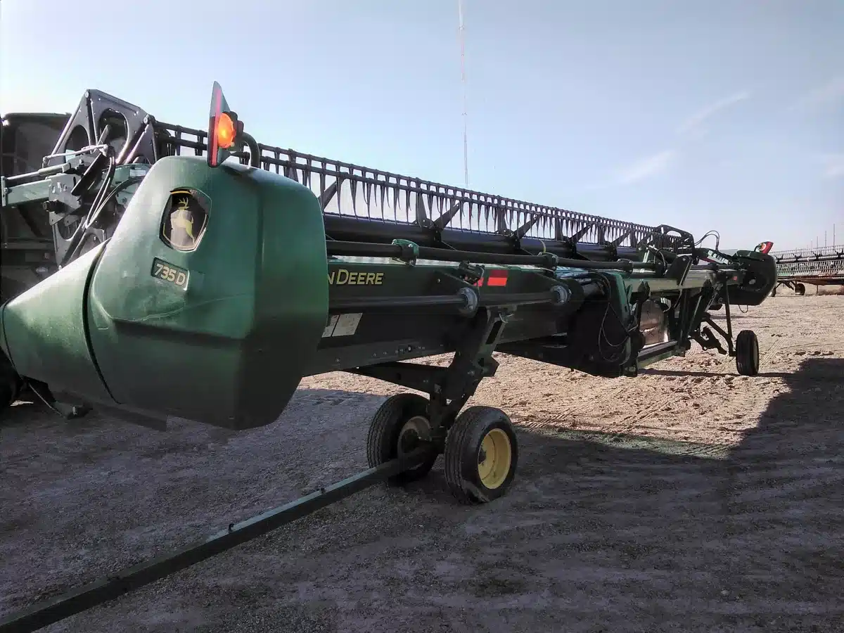 Gallery image 1 for Used 2020 John Deere 735FD Header - Draper