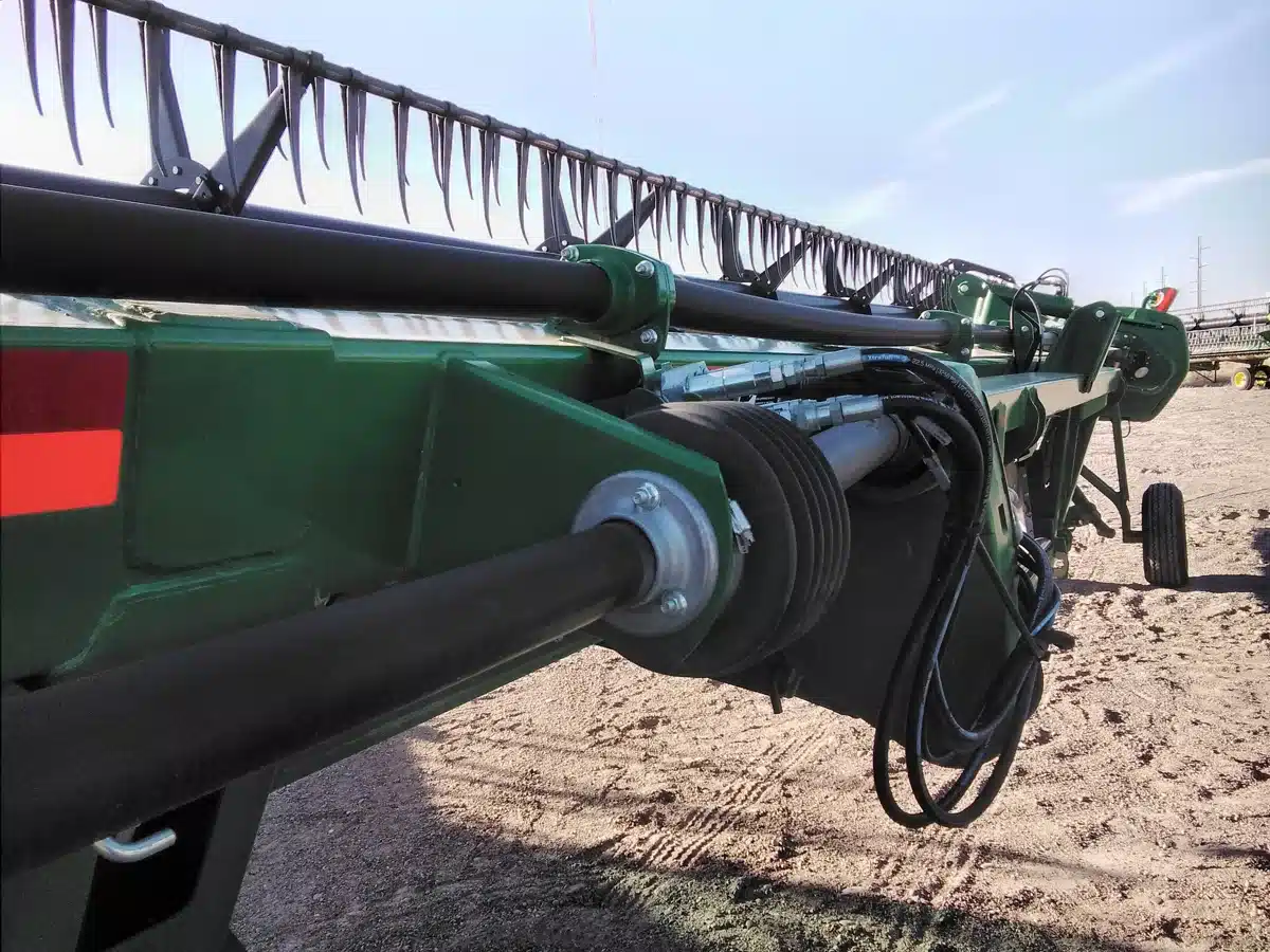 Gallery image 2 for Used 2020 John Deere 735FD Header - Draper