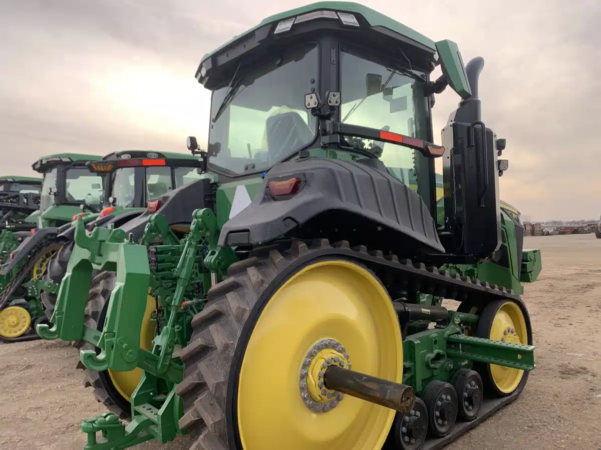 Gallery image 2 for Used 2023 John Deere 8RT 370 Tractor