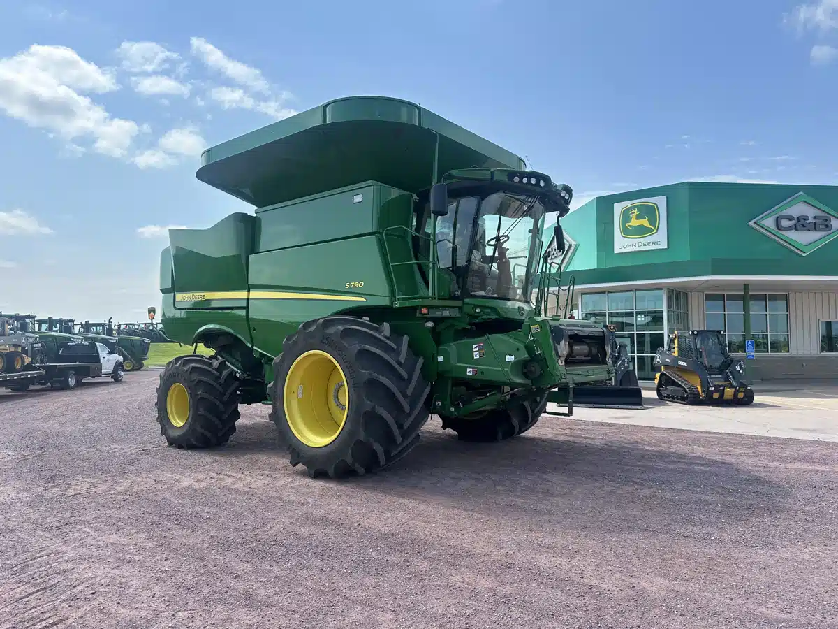 Gallery image 2 for Used 2021 John Deere S790 Combine