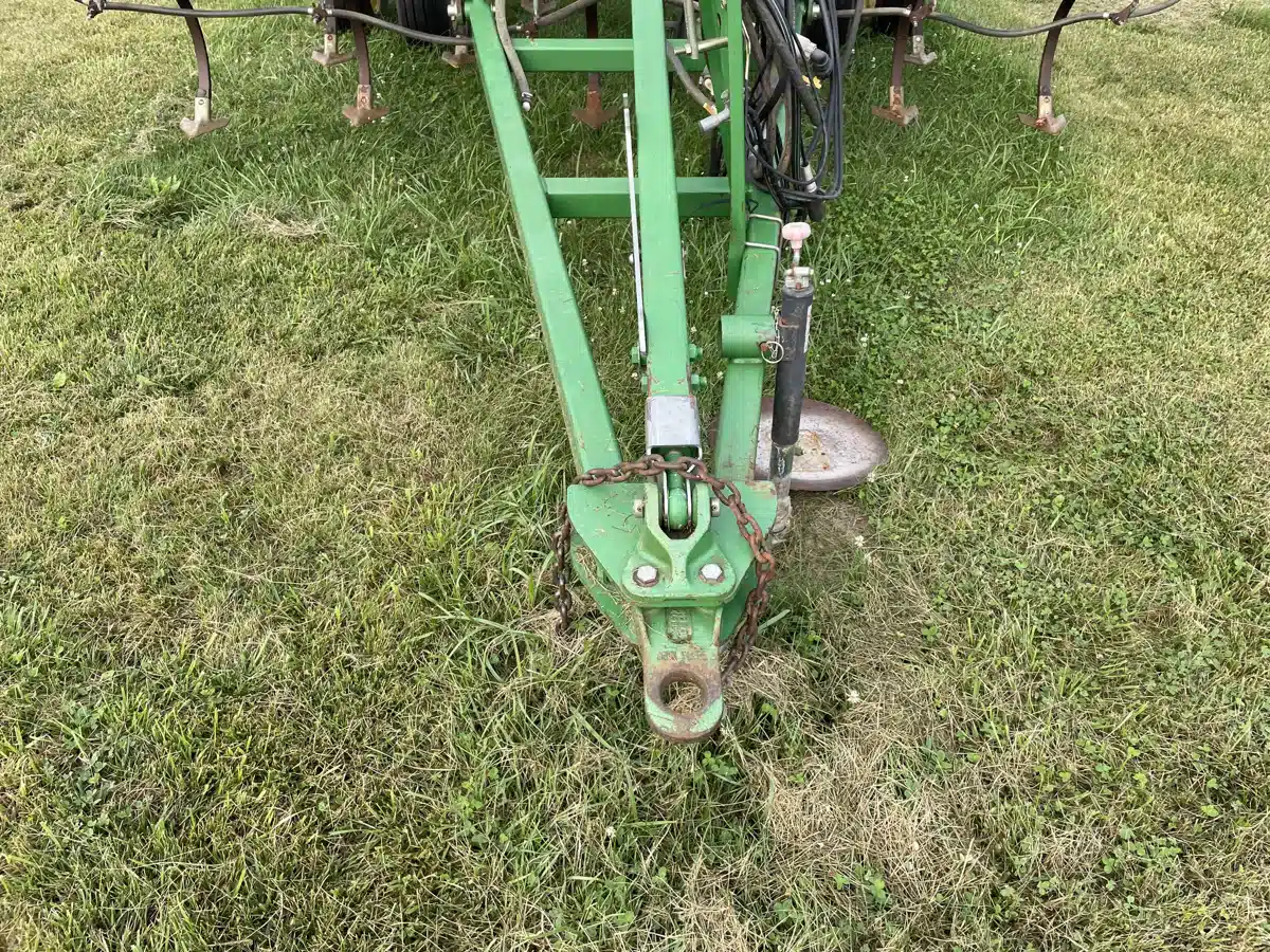 Gallery image 2 for Used 2004 John Deere 2210 Cultivator