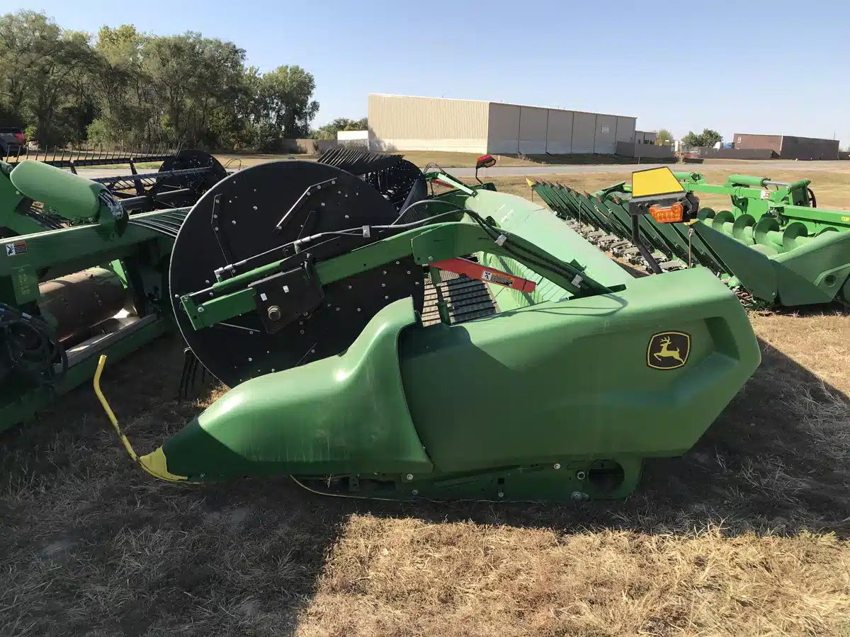 Gallery image 2 for Used 2023 John Deere RD35F Header Combine