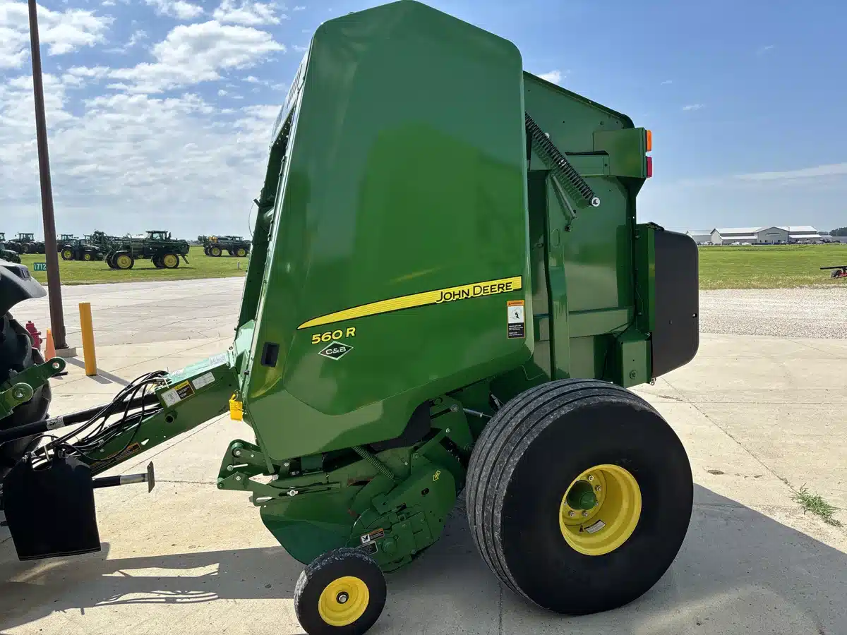 Gallery image 2 for Used 2021 John Deere 560R Round Baler
