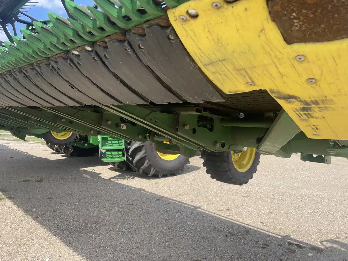 Gallery image 2 for Used 2022 John Deere HD50F Header - Flex