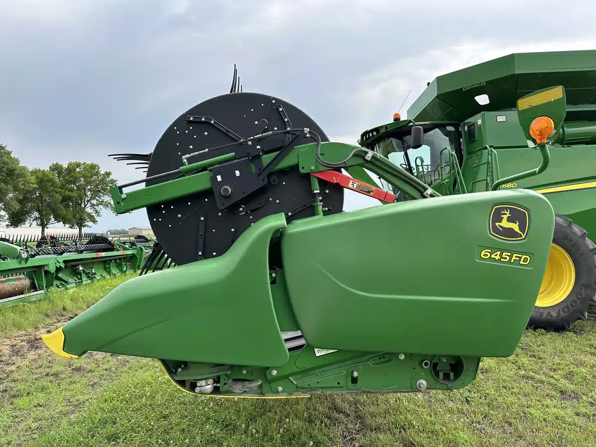 Gallery image 1 for Used 2018 John Deere 645FD Header - Draper