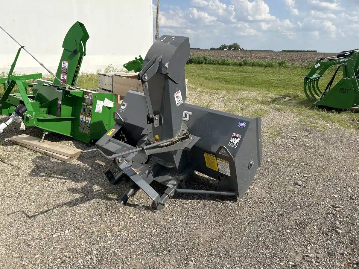 Gallery image 1 for Used Loftness 601L Snow Blower