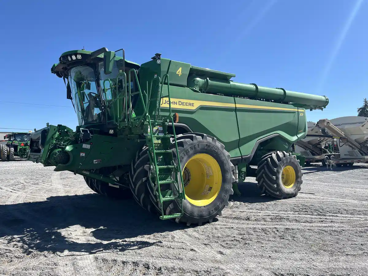 Gallery image 1 for Used 2023 John Deere X9 1000 Combine