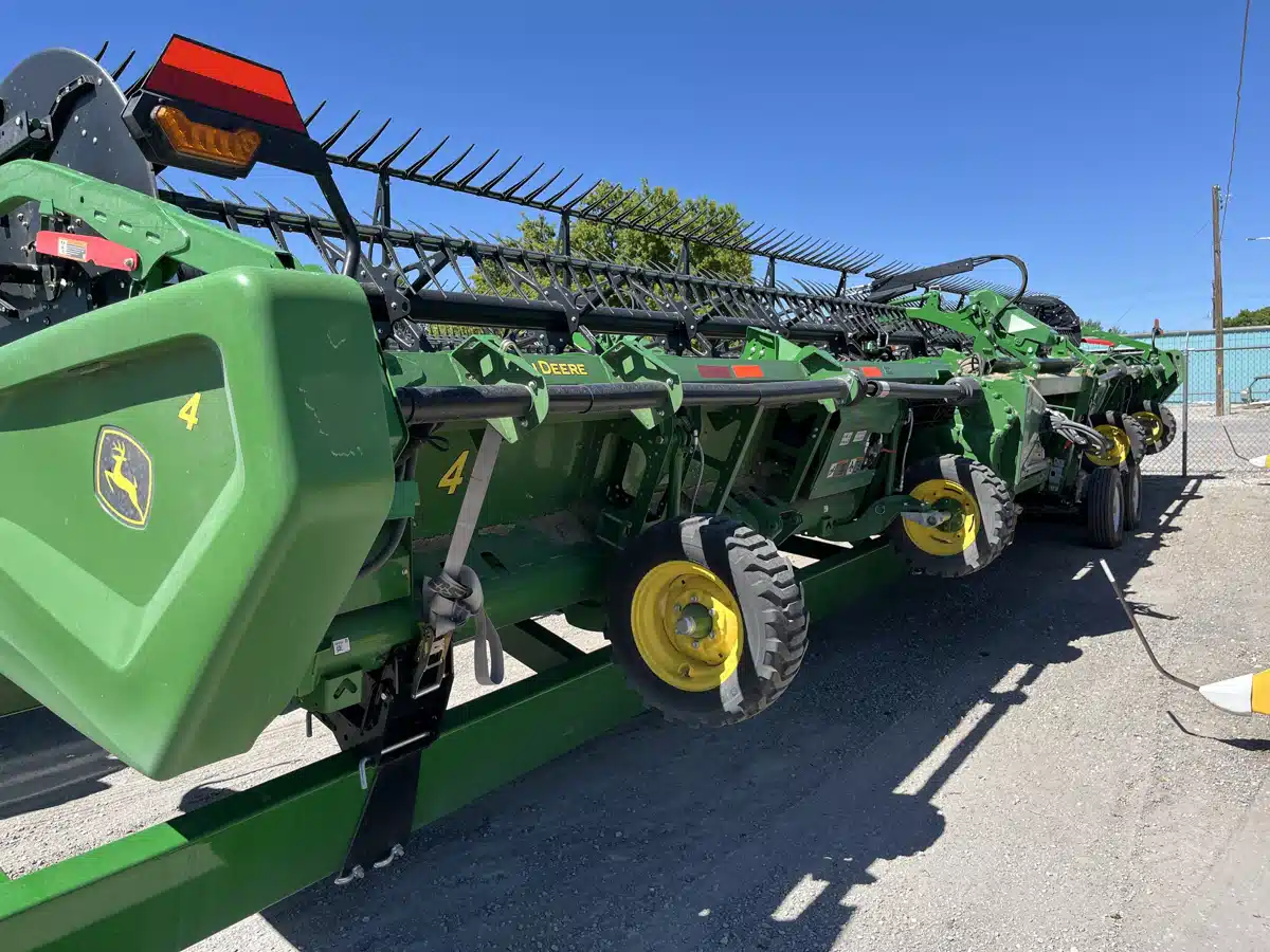 Gallery image 2 for Used 2023 John Deere HD45R Header - Draper