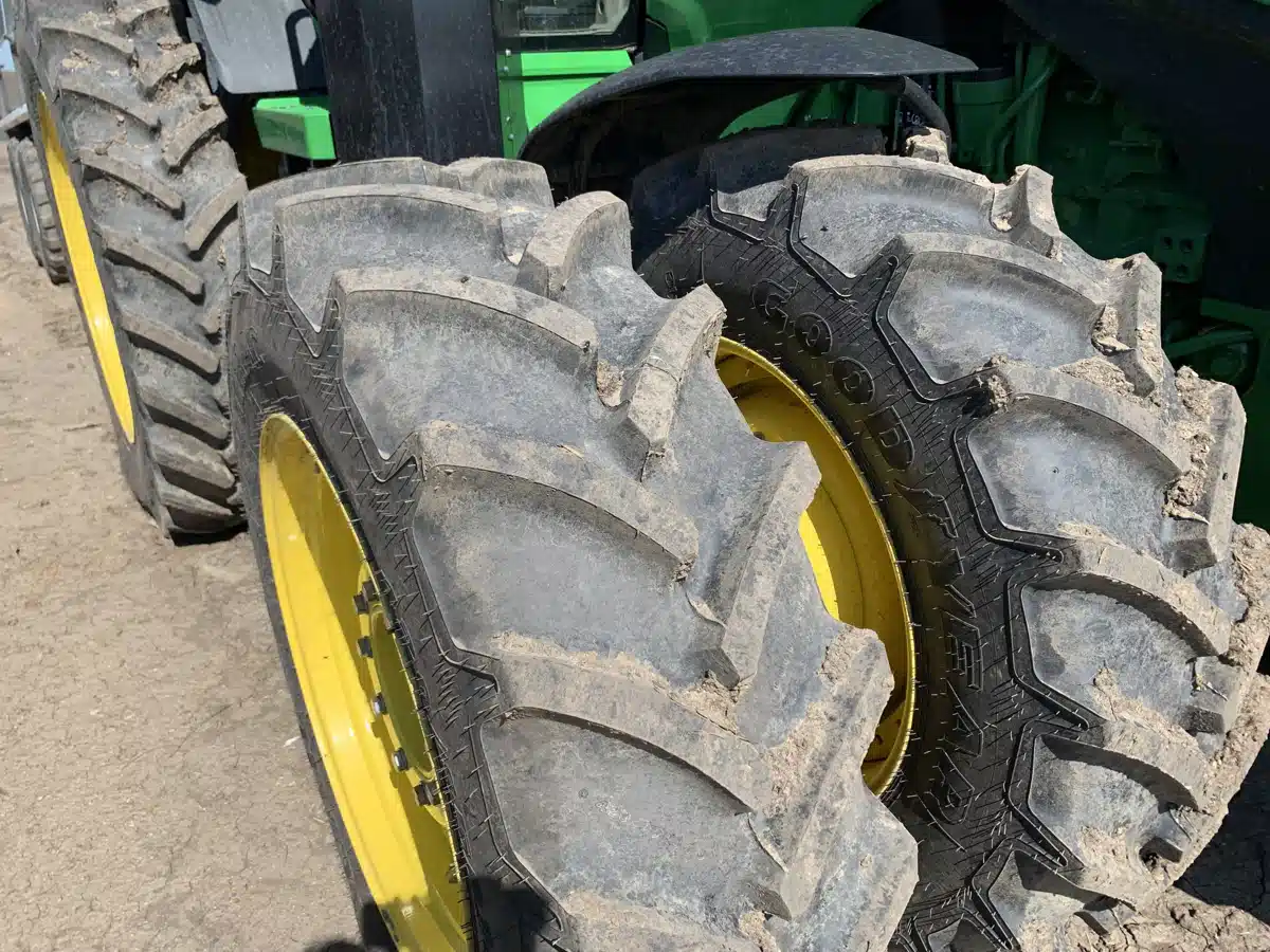 Gallery image 2 for Used 2024 John Deere 8R 370 Tractor