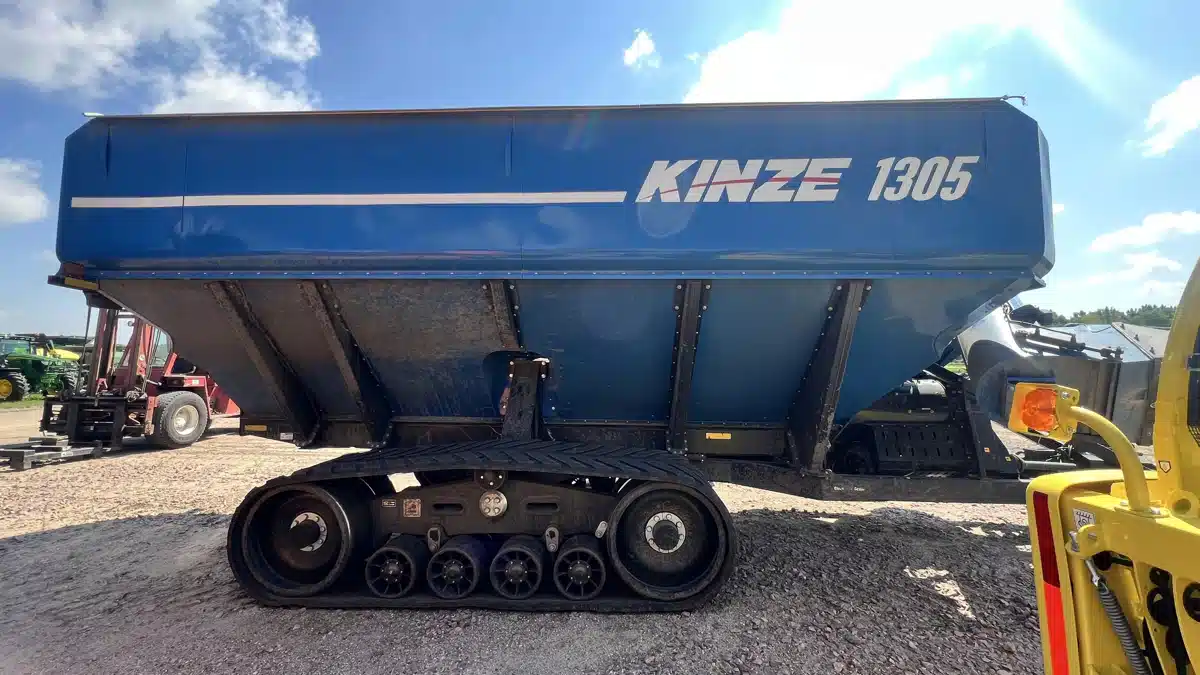 Gallery image 2 for Used 2019 Kinze 1305 Grain Cart