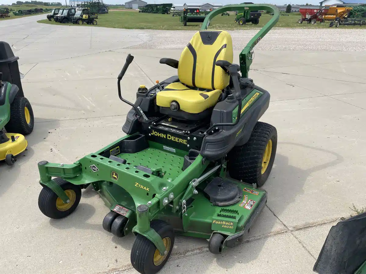 Gallery image 2 for Used 2021 John Deere Z950R Mower - Zero Turn