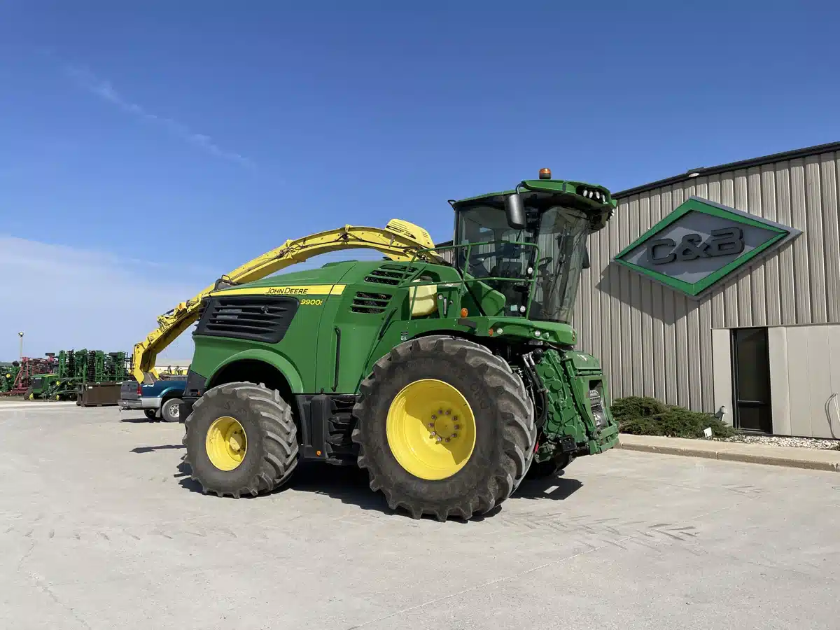 Gallery image 1 for Used 2020 John Deere 9900 Forage Harvester