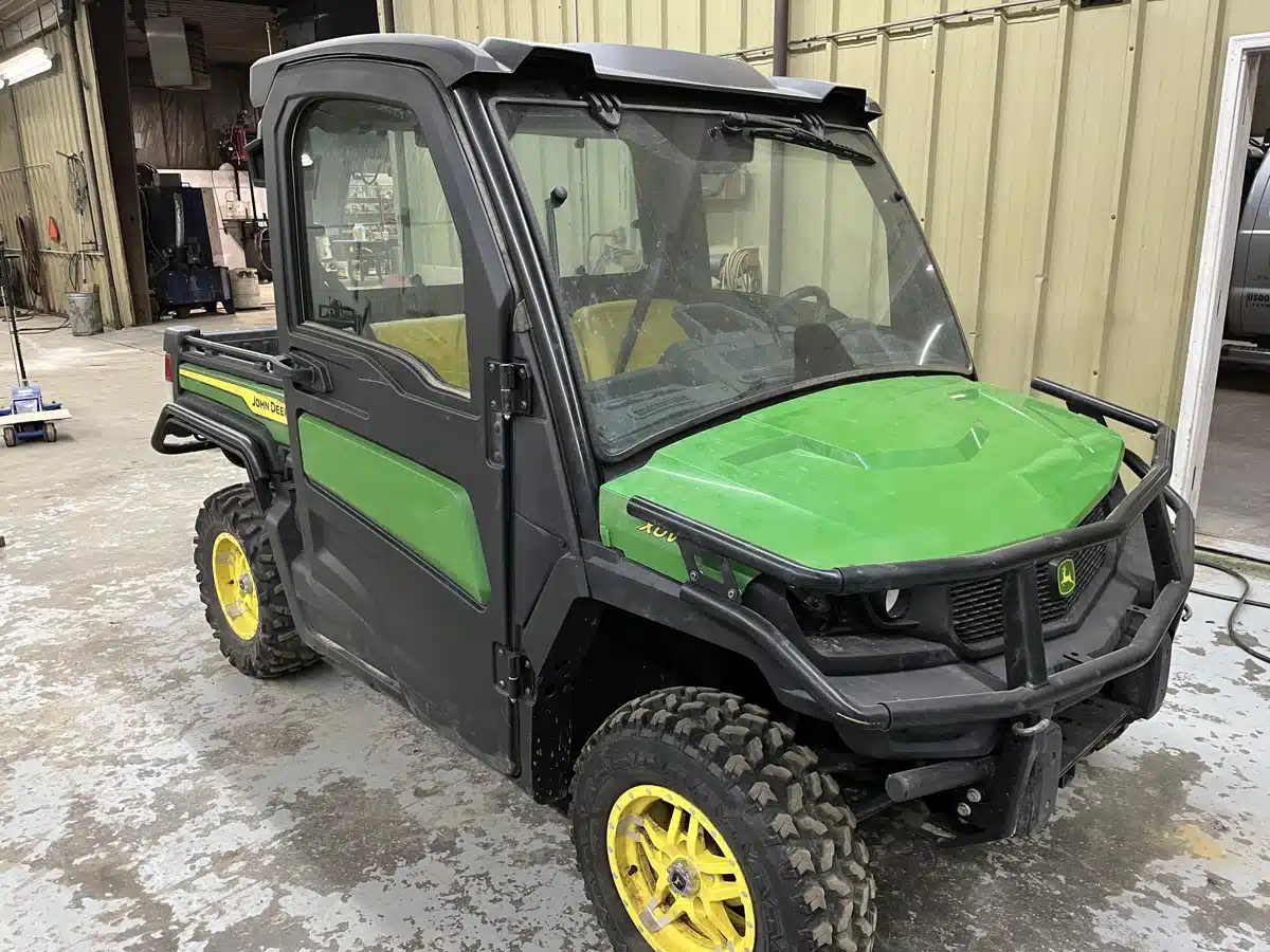 Gallery image 1 for Used 2022 John Deere XUV 835M Utility Vehicle